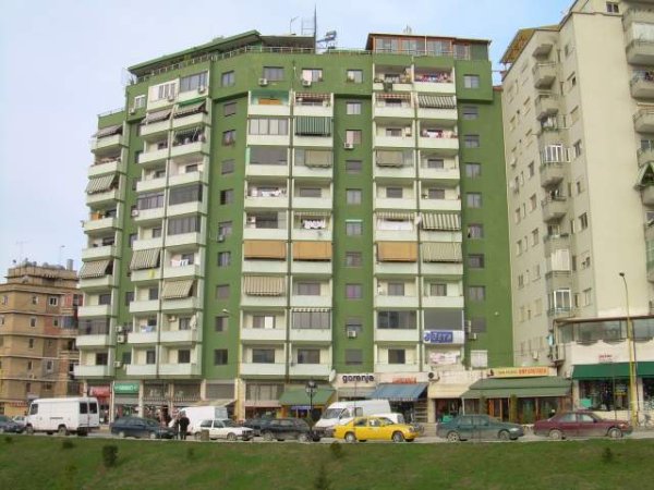 Tirane, jepet me qera garsonier 1+1 Kati 10, 30 m² 25.000 Leke (BLV ZHANE DARK)