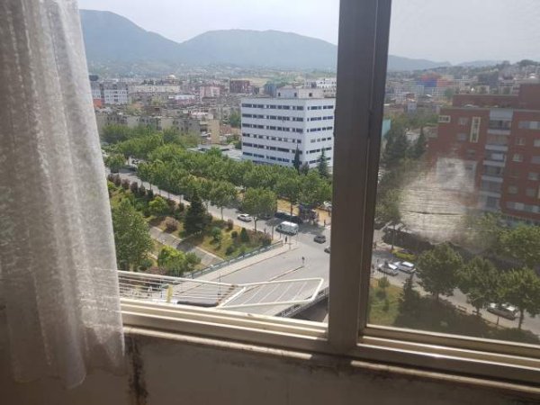 Tirane, jepet me qera garsonier 1+1 Kati 10, 30 m² 25.000 Leke (BLV ZHANE DARK)