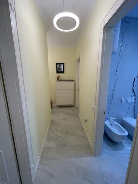 Tirane, jepet me qera apartament 2+1+BLK Kati 5, 95 m² 1.100 Euro