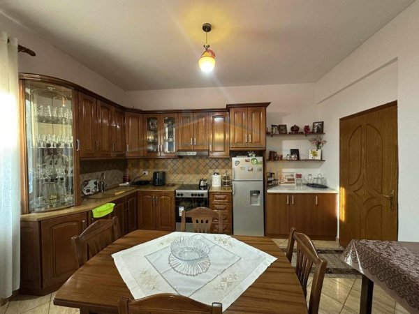 Tirane, shitet shtepi 2 Katshe Kati 1, 245 m² 500.000 € 