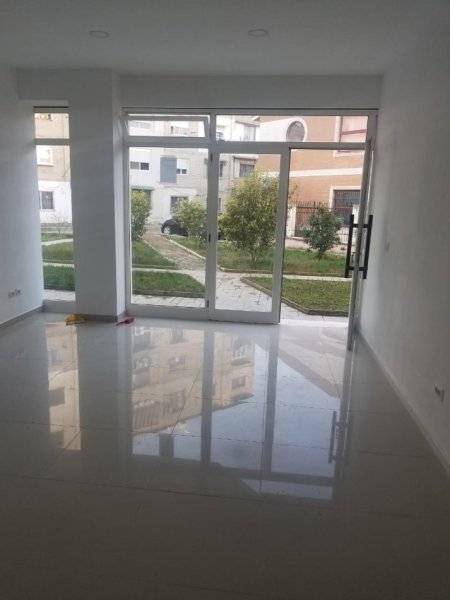 Tirane, jepet me qera ambjent biznesi Kati 0, 30 m² 400 € (VASIL SHANTO)