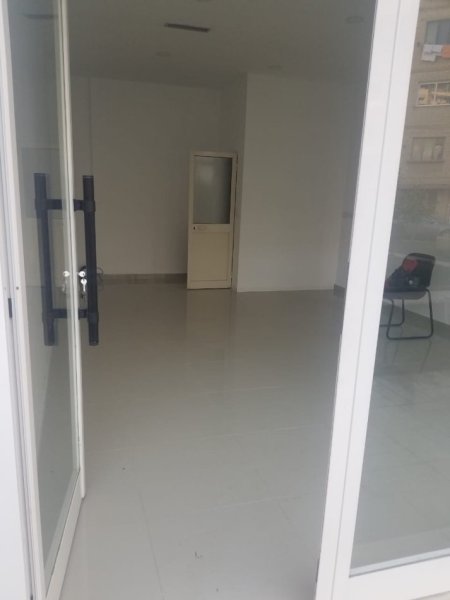 Tirane, jepet me qera ambjent biznesi Kati 0, 30 m² 400 € (VASIL SHANTO)