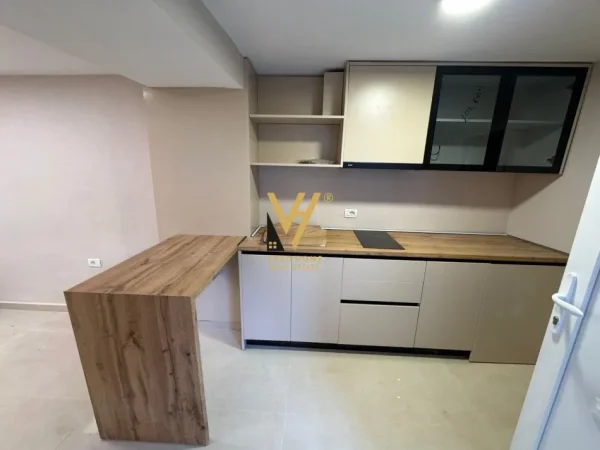 Tirane, jepet me qera apartament 1+1+Ballkon Kati 2, 52 m² 700 € (SELVIA)