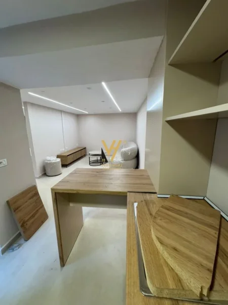 Tirane, jepet me qera apartament 1+1+Ballkon Kati 2, 52 m² 700 € (SELVIA)