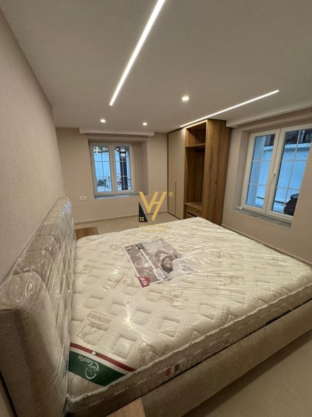 Tirane, jepet me qera apartament 1+1+Ballkon Kati 2, 52 m² 700 € (SELVIA)