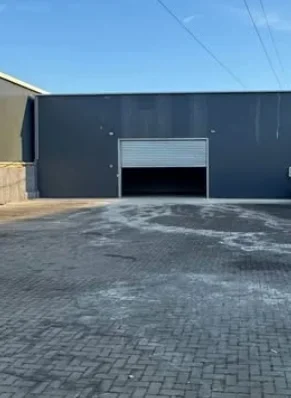 Tirane, jepet me qera magazine Kati 0, 160 m² 1.300 € 