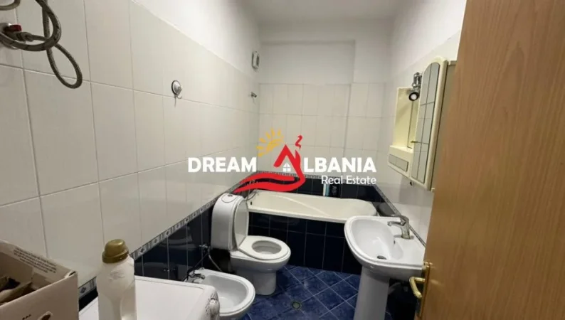 Tirane, shitet garsonier 1+1 Kati 2, 94 m² 204.000 € (ne rrugen e Durrsit prane Bllokut te Ambasadave)