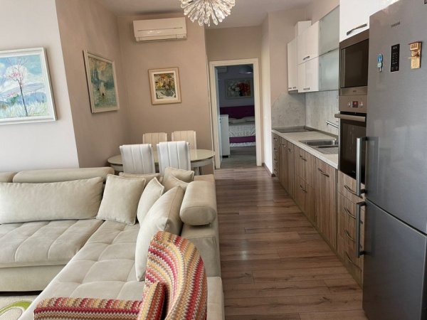 Tirane, jap me qera apartament 2+1+Ballkon Kati 4, 108 m² 800 € (Kompleksi Panorama)