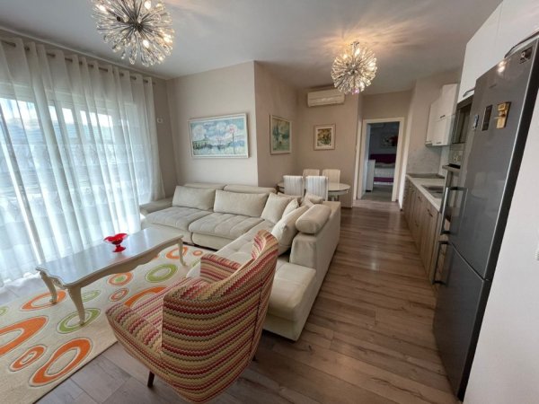 Tirane, jap me qera apartament 2+1+Ballkon Kati 4, 108 m² 800 € (Kompleksi Panorama)