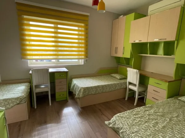 Tirane, jap me qera apartament 2+1+Ballkon Kati 4, 108 m² 800 € (Kompleksi Panorama)