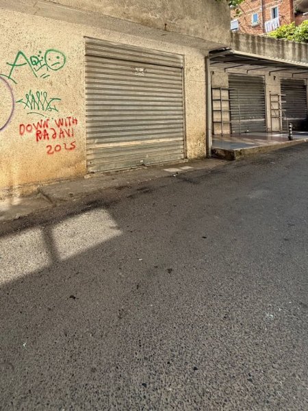 Tirane, jepet me qera magazine Kati 0, 22 m² 400 € (MYSLYM SHYRI)