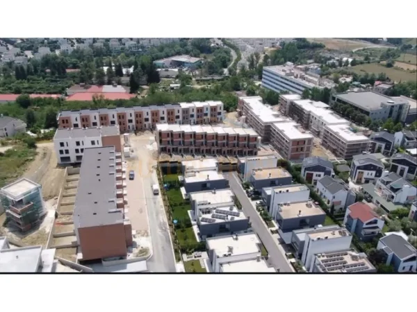 Tirane, shitet apartament duplex 3+1 Kati 2, 333 m² 550.000 € (TEG)    UNA54514