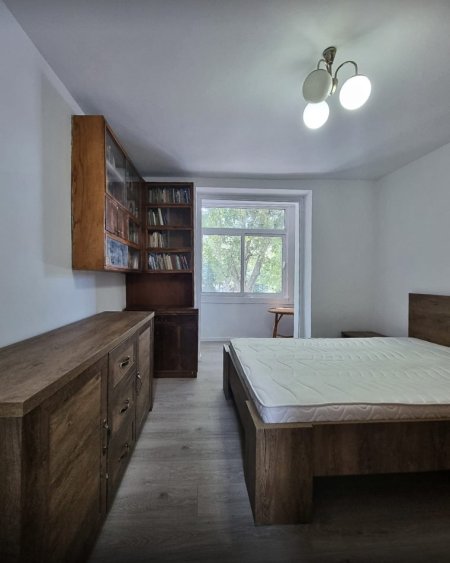 Tirane, jepet me qera apartament 2+1 Kati 2, 65 m² 
