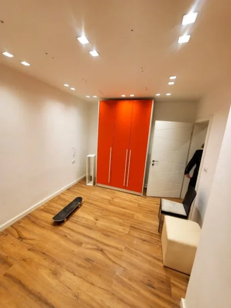 Tirane, jepet me qera apartament 2+1 Kati 2, 600 € 
