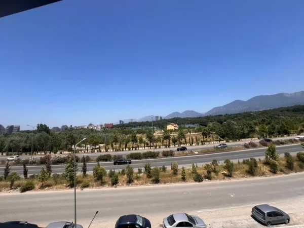 Tirane, shitet apartament 2+1+Aneks+Ballkon Kati 3, 105 m² 290.000 € (Liqeni i Thate)