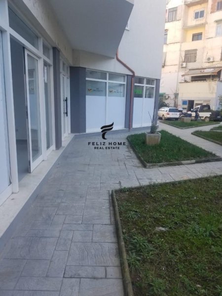 Tirane, jepet me qera dyqan Kati 0, 55 m² 400 € (ULEVARDI BAJRAM CURRI)
