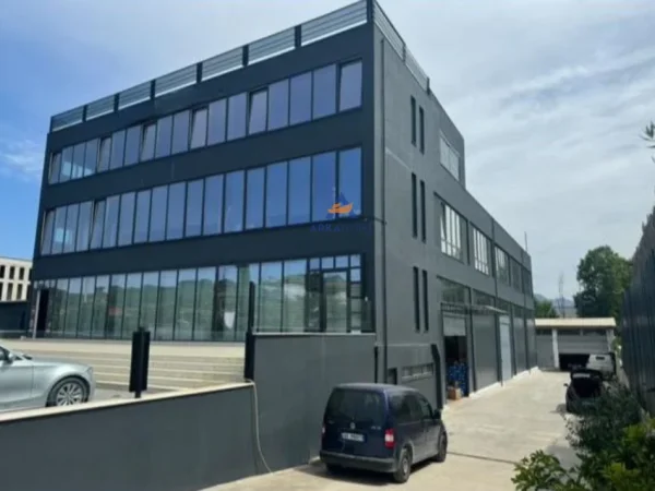 Tirane, jepet me qera magazine Kati 0, 3.500 m² 18.000 € (KASHAR)