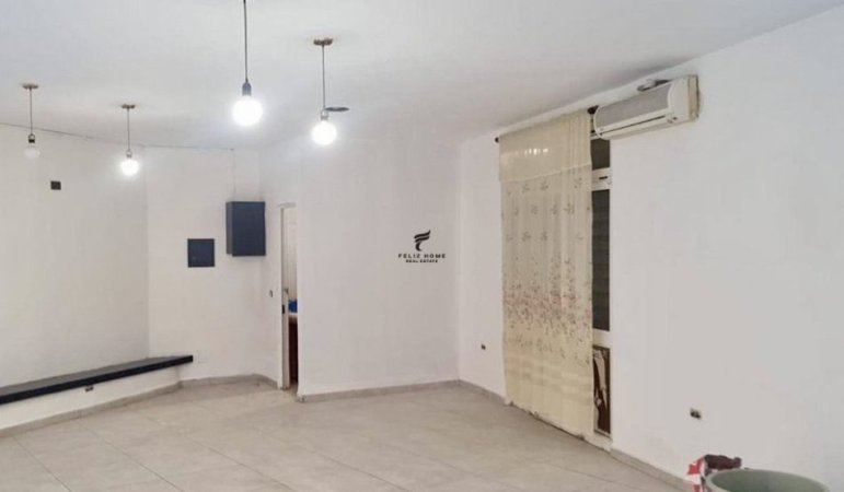 Tirane, jepet me qera dyqan Kati 1, 80 m² 600 € (PORCELAN)