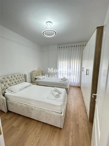 Tirane, jepet me qera apartament 2+1 Kati 1, 100 m² 650 € (Rruga e Dibres)