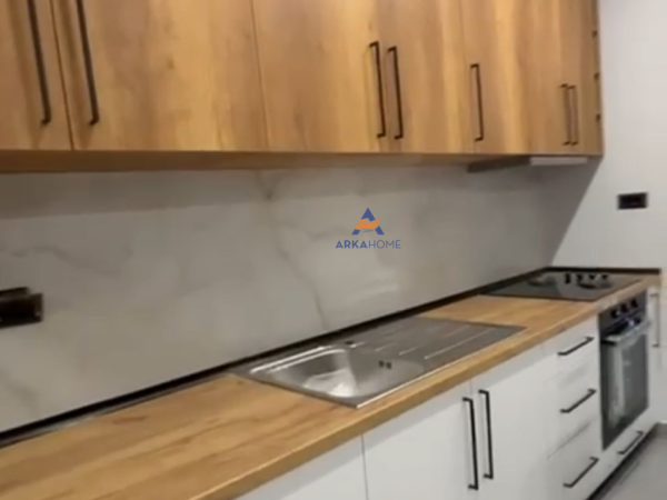 Tirane, jepet me qera apartament 1+1+Ballkon Kati 0, 74 m² 459 € (TE SHKOLLA E BASHKUAR)