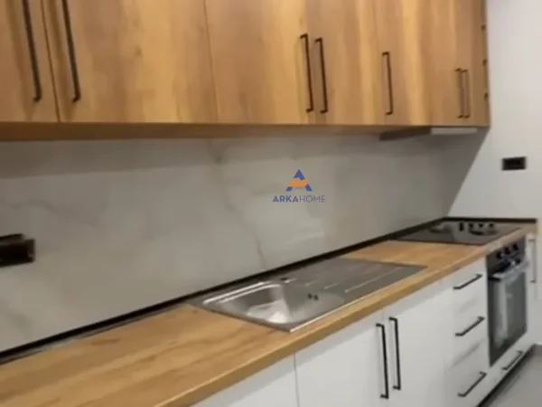 Tirane, jepet me qera apartament 1+1+Ballkon Kati 0, 74 m² 459 € (TE SHKOLLA E BASHKUAR)