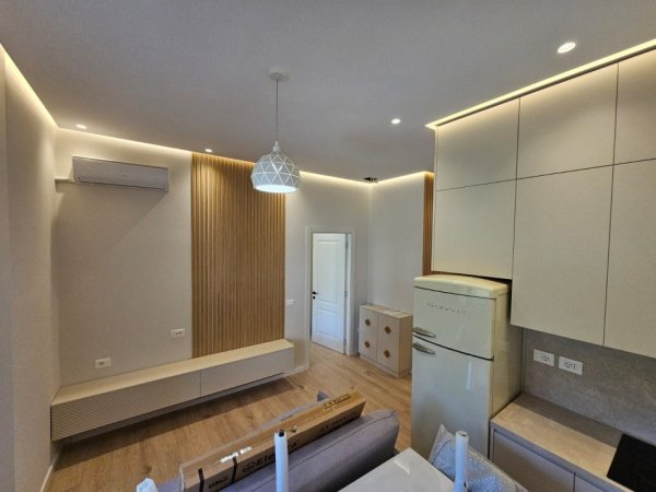 Tirane, jepet me qera apartament 1+1 Kati 1, 55 m² 900 € (Rruga Dibres)