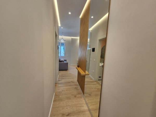 Tirane, jepet me qera apartament 1+1 Kati 1, 55 m² 900 € (Rruga Dibres)