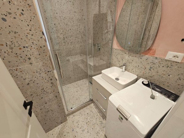 Tirane, jepet me qera apartament 1+1 Kati 1, 55 m² 900 € (Rruga Dibres)