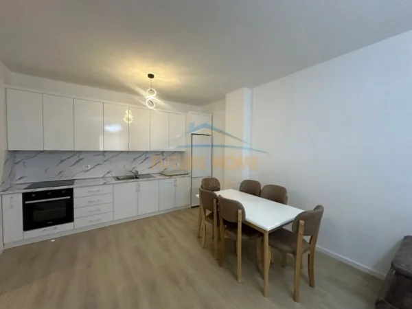 Tirane, jepet me qera apartament 2+1+Ballkon Kati 1, 113 m² 750 € (TRIO TOWER)