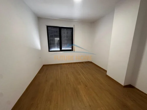 Tirane, jepet me qera apartament 3+1+Ballkon Kati 1, 110 m² 700 € (TRIO TOWER)