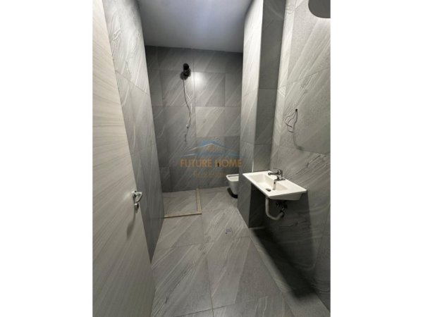 Tirane, jepet me qera apartament 3+1+Ballkon Kati 1, 110 m² 700 € (TRIO TOWER)