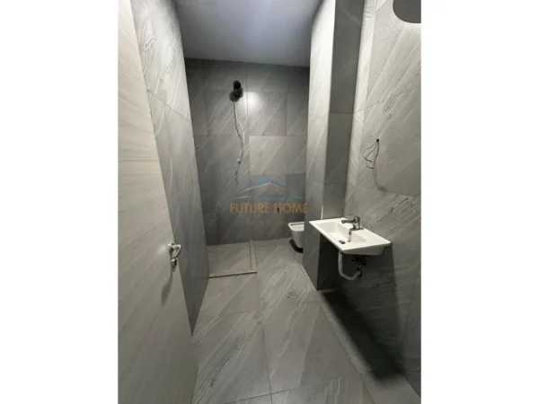 Tirane, jepet me qera apartament 3+1+Ballkon Kati 1, 110 m² 700 € (TRIO TOWER)