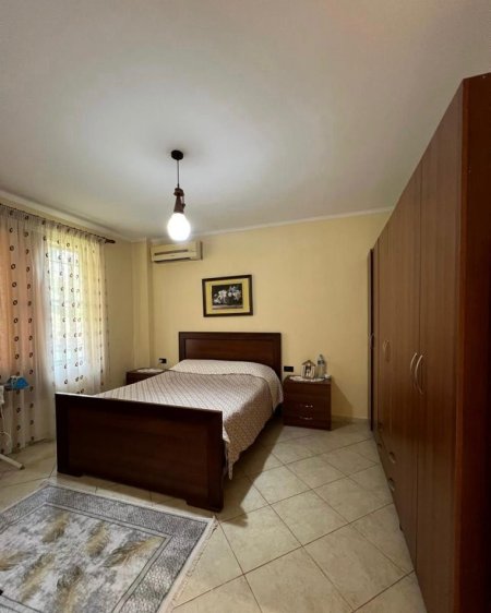 Tirane, jepet me qera apartament 2+1 Kati 1, 95 m² 500 € 