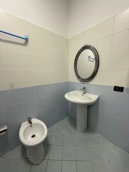 Tirane, jepet me qera apartament 1+1+Ballkon Kati 7, 60 m² 450 € (ASTIR)