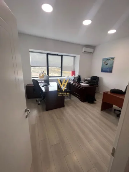 Tirane, jepet me qera magazine Kati 0, 600 m² 2.600 € (CITY PARK)