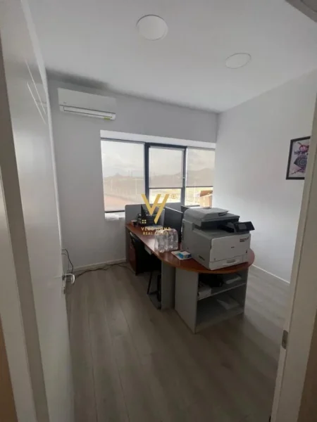 Tirane, jepet me qera magazine Kati 0, 600 m² 2.600 € (CITY PARK)