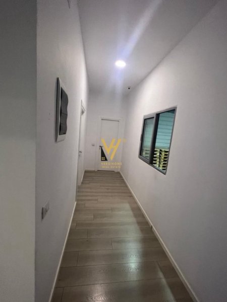 Tirane, jepet me qera magazine Kati 0, 600 m² 2.600 € (CITY PARK)