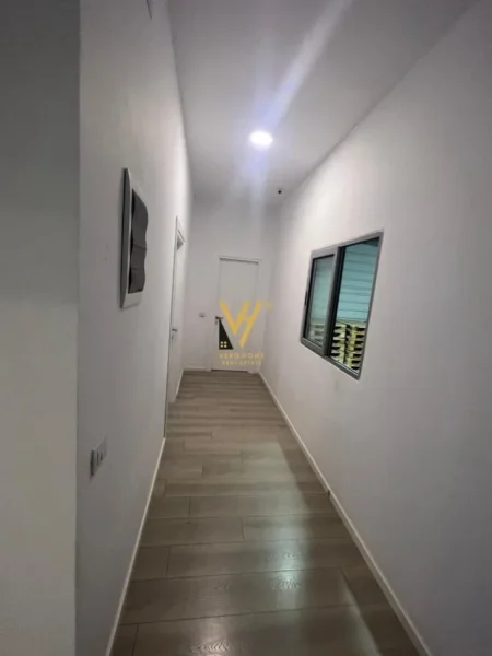 Tirane, jepet me qera magazine Kati 0, 600 m² 2.600 € (CITY PARK)