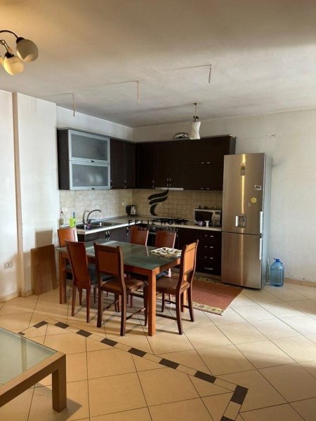 Tirane, jepet me qera apartament 2+1 Kati 2, 95 m² 650 € (SELVIA)