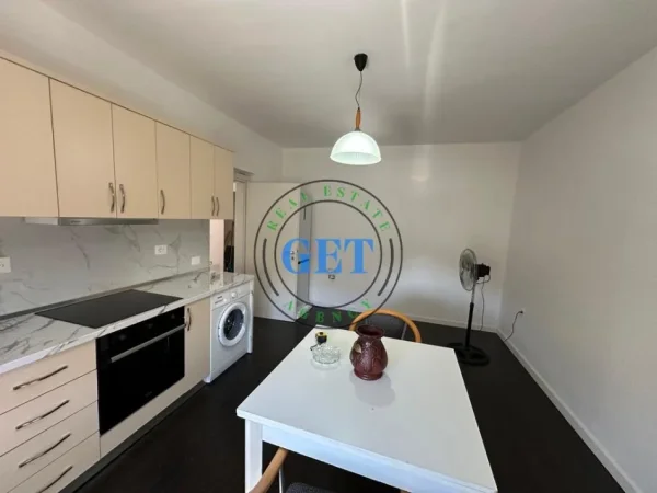 Durres, jepet me qera apartament 2+1 Kati 4, 400 € 