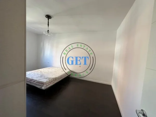 Durres, jepet me qera apartament 2+1 Kati 4, 400 € 