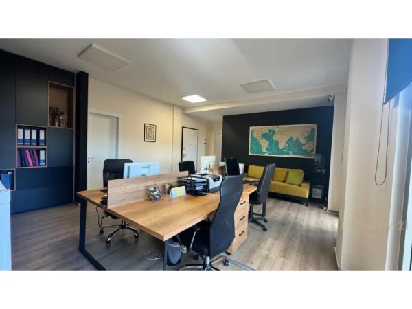 Tirane, shes ambjent biznesi , 167 m² 475.000 € (Rruga e Kavajes)