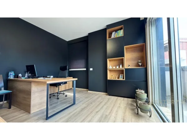 Tirane, shes ambjent biznesi , 167 m² 475.000 € (Rruga e Kavajes)
