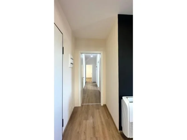 Tirane, shes ambjent biznesi , 167 m² 475.000 € (Rruga e Kavajes)