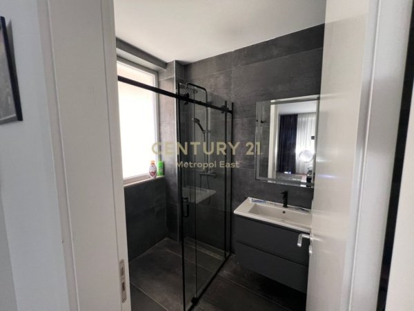 Tirane, jepet me qera apartament+verande | Penthouse 2+1+Aneks+Ballkon Kati 0, 250 m² 1.400 € (EAST117904)