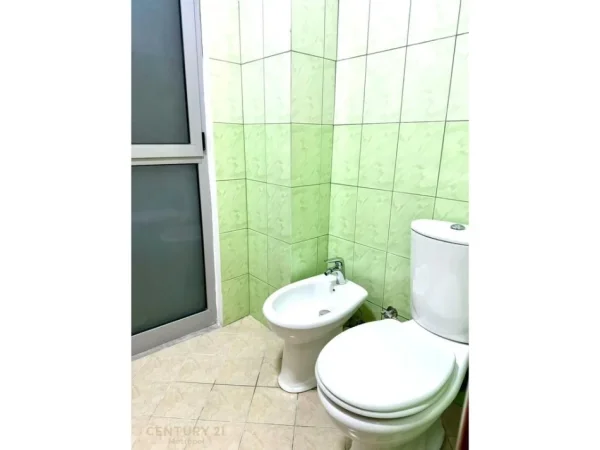 Tirane, jap me qera garsonier , 43 m² 500 € (KOMUNA E PARISIT)