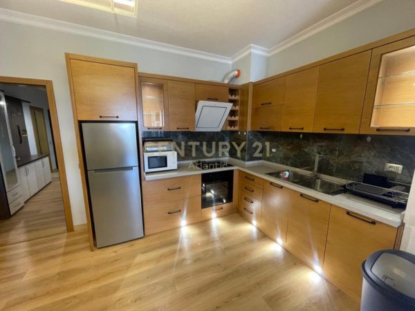 Tirane, jepet me qera apartament 3+1+Ballkon Kati 4, 130 m² 1.200 € (atlantic117916)