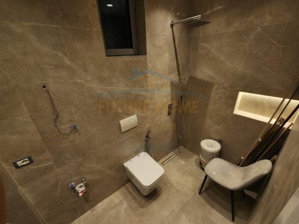 Tirane, jepet me qera apartament 2+1+Ballkon Kati 4, 100 m² 700 € (Liqeni i Thate)