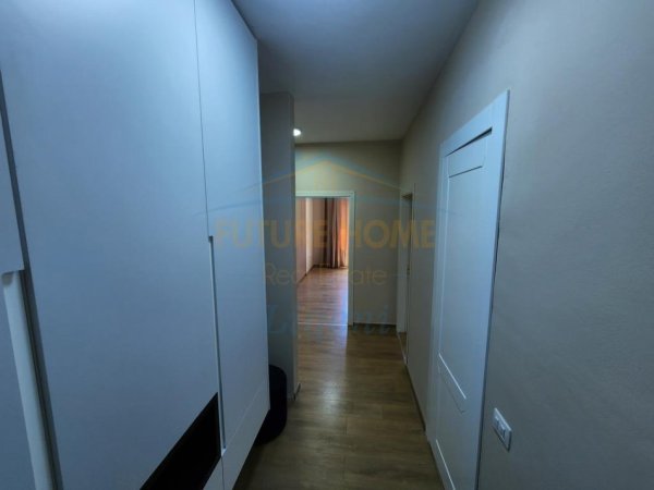 Tirane, jepet me qera apartament 2+1+Ballkon Kati 4, 100 m² 700 € (Liqeni i Thate)