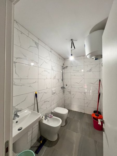 Tirane, jepet me qera apartament 3+1+Ballkon Kati 5, 130 m² 900 € (Fiori Di Bosco)